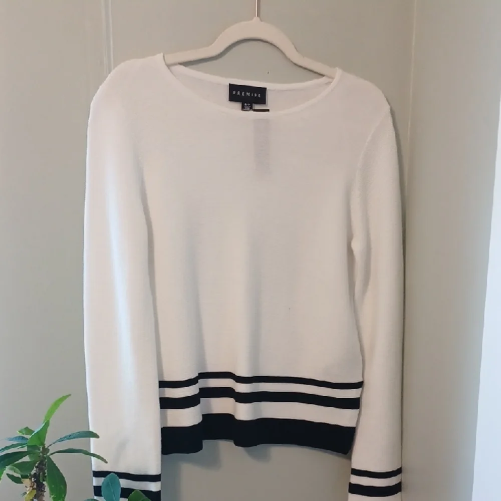 Premise Sz S, Knit long Sleeve Top with Black Accents. NWT